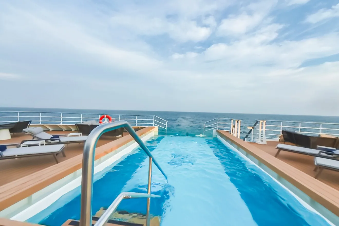 Swan Hellenic infinity pool on deck overlooking the ocean in 360